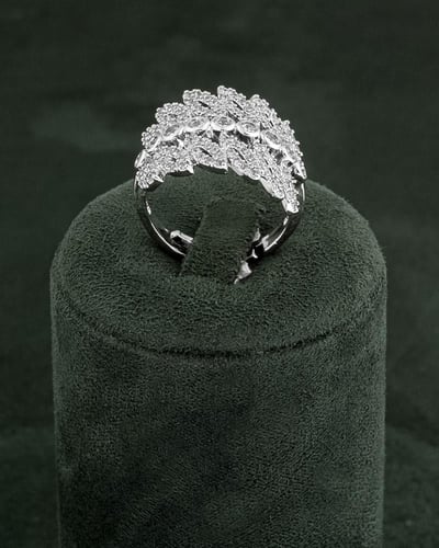 طقم مجوهرات نسائية فاخر مرصع بالزركون