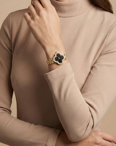 ساعة خاتون النسائية بتصميم زهرة البرسيم مينا أسود