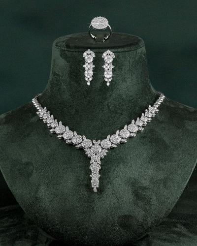 طقم مجوهرات نسائية فاخر بلمعة الألماس