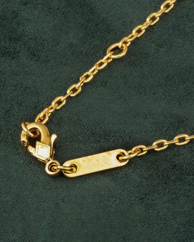 طقم نسائي بتصميم عالمي وردة سوداء