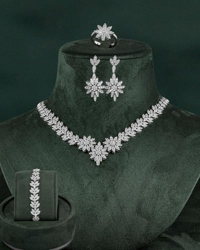 طقم مجوهرات زركون فاخر بلمعة الألماس