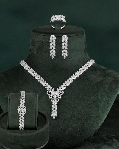 طقم مجوهرات للمناسبات مرصع بالزركون تصميم الماس