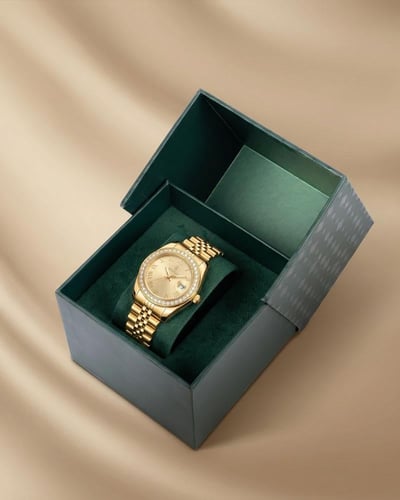 ساعة نسائية من خاتون بتصميم سويسري لون ذهبي