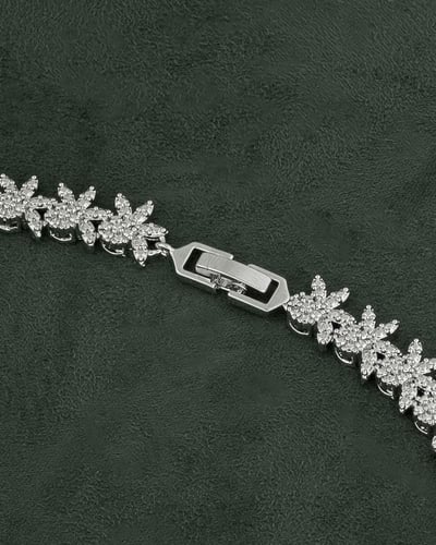 طقم زركون للنساء محلى بفصوص الزركون