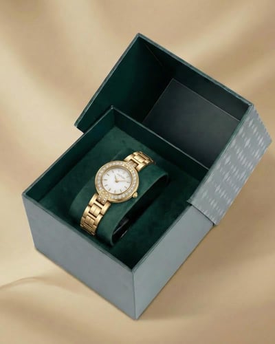 ساعة ذهبية للنساء من خاتون تصميم شبابي