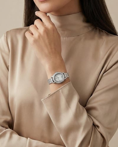 ساعة فخمة للنساء تصميم فضي للمناسبات
