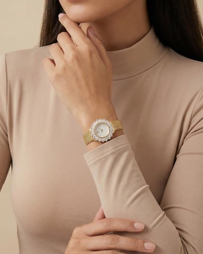 ساعة فاخرة من خاتون بإطار مرصع بفصوص الزركون الماس...