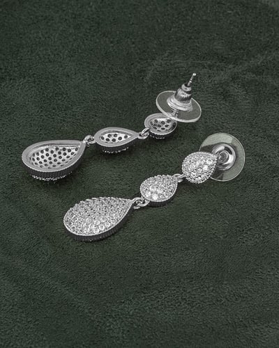 أقراط اذن نسائية ناعمة بتصميم كلاسيكي