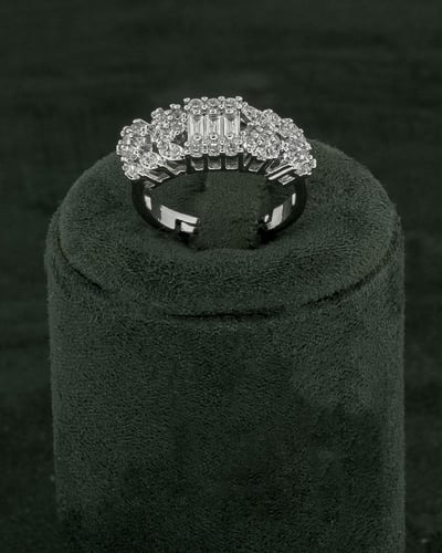 طقم اكسسوار فضي للنساء مزين بقصوص الزركون