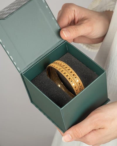 بناجر ذهبية للنساء بتصميم عالمي من خاتون®