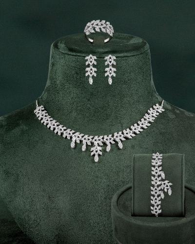 طقم شوكر فضي 5 قطع للنساء بالزركون