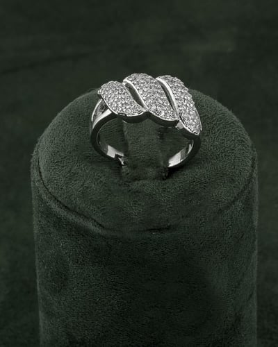 طقم اكسسوار فضي تصميم كلاسيك بلمعة الألماس