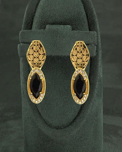 طقم فاخر بلمعة الذهب بتصميم جناحي الصقر رمز القوة...