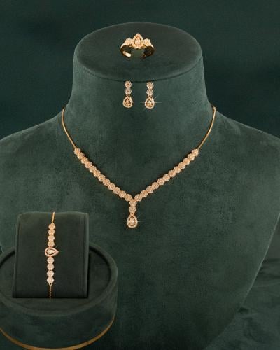 طقم ذهبي شوكر للنساء من خاتون بلمعة الألماس