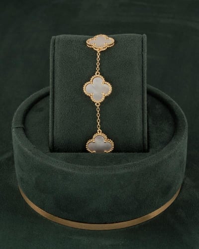 طقم خاتون® الملكي ساعة ومجوهرات متناغمة بتصميم عال...