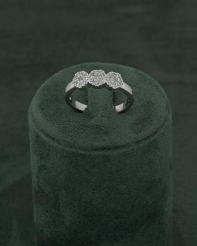 طقم زركون بتصميم عصري أنثوي