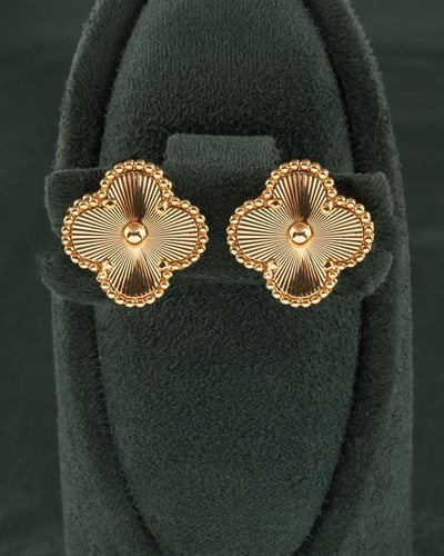 طقم مجوهرات بتصميم عالمي وردة ذهبية من خاتون®