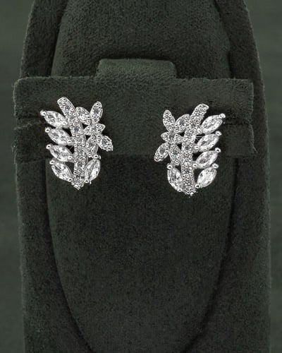 طقم زركون فضي نسائي بحبات الزركون