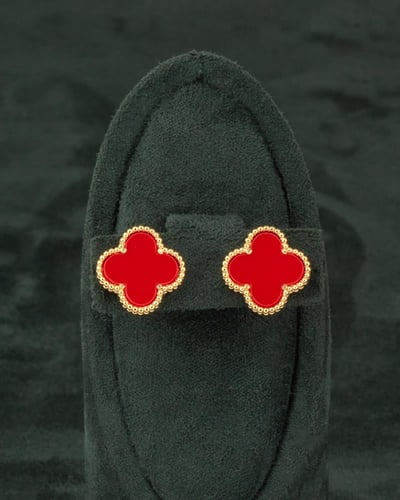 طقم مجوهرات بديل الذهب مزين بالورد الاحمر