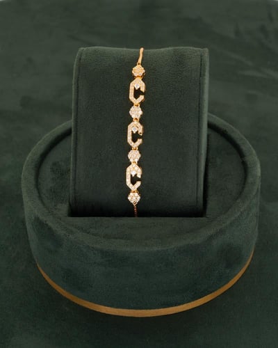 مجموعة خاتون الفاخرة طقم مع ساعة بتصميم ذهبي متناس...