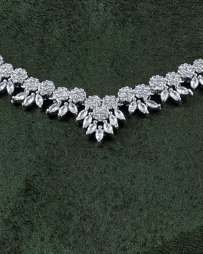 طقم زركون نسائي 5 قطع يتألق بلمعة الألماس