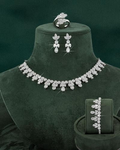 طقم زركون فاخر مزدان بلمعة الألماس للمناسبات