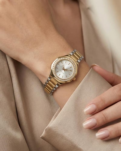 ساعة خاتون بتصميم كلاسيكي ونقش إغريقي لون فضي ذهبي