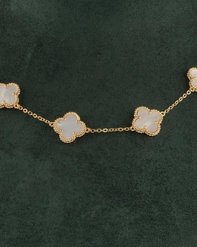 طقم مجوهرات تصميم عالمي عصري شكل الوردة