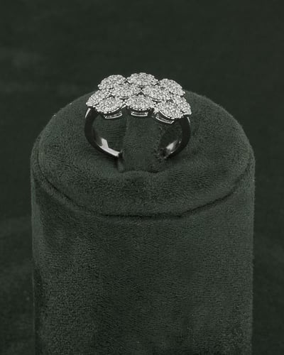 طقم فضي من الزركون الفاخر للمناسبات بلمعة الألماس