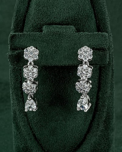 طقم مجوهرات نسائية متألق بلمعة الألماس