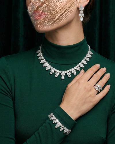 طقم زركون فاخر مزدان بلمعة الألماس للمناسبات