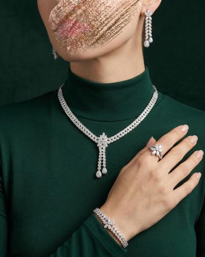 طقم مجوهرات نسائية فاخر مزين بالزركون