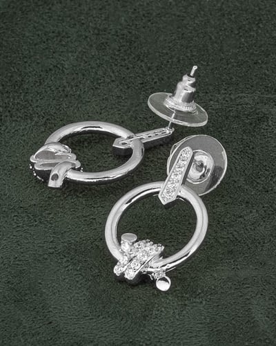 أقراط الاذن بتصميم عصري كاجوال مرصعة بالزركون