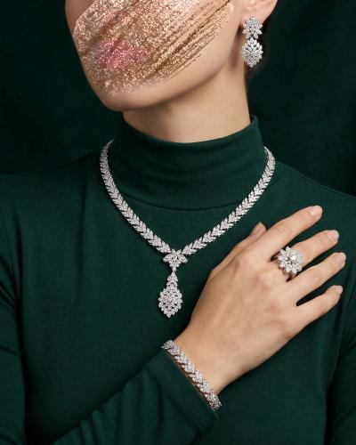 طقم زركون فضي بتصميم متألق بالزركون الابيض