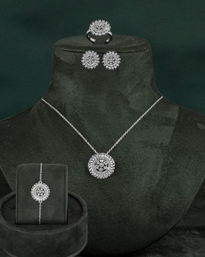 طقم مجوهرات فضي ماسي ناعم