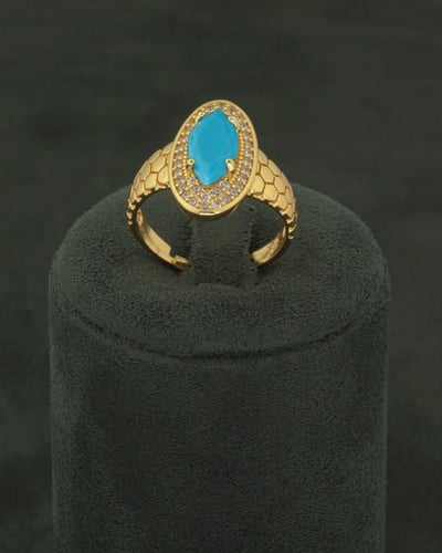 طقم فاخر بلمعة الذهب بتصميم جناحي الصقر رمز القوة...