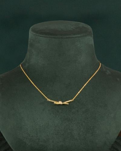 سلسال ذهبي بلمعة الألماس بتصميم ناعم