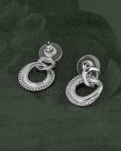 أقراط أذن بتصميم قطرة الندى للنساء مرصعة بالزركون