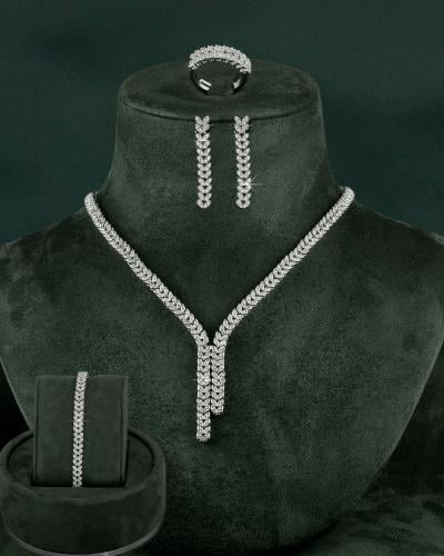 طقم زركون أنيق بتصميم ماسي