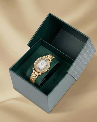 ساعة فخمة للنساء تصميم ذهبي للمناسبات