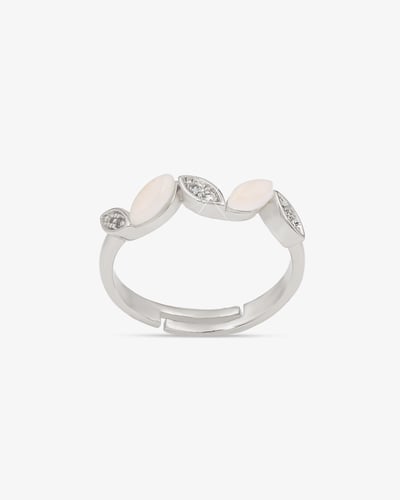 خاتم كوكتيل تصميم فضي مزين بالزركون