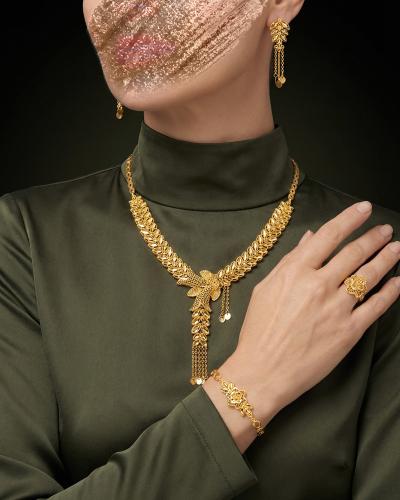 طقم مجوهرات بلمعة الذهب هدية تقدير مميزة