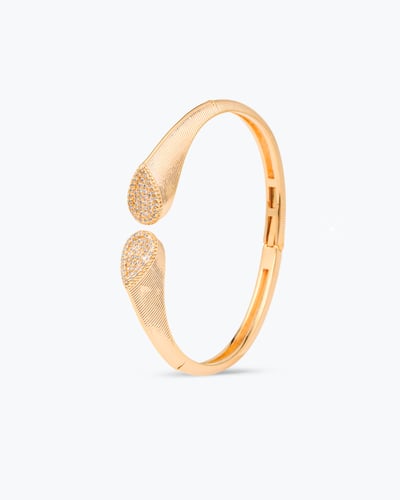 طقم اسوارة وخاتم بتصميم البوق الذهبي المرصع بالزرك...