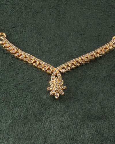 طقم مجوهرات نسائية ناعمة مع ساعة يد نسائية ذهبية م...