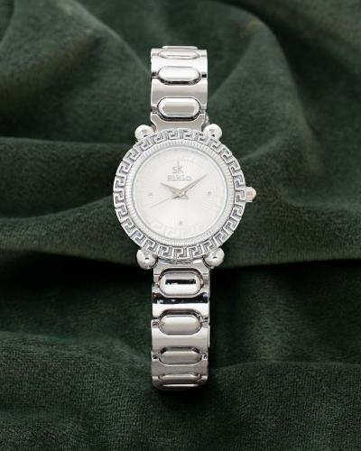 ساعة نسائية انيقة تصميم ماسي