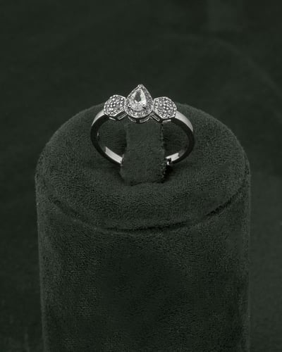 طقم شوكر نسائي مرصع بحبات الزركون الماسية