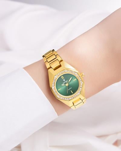 ساعة نسائية ذهبية مزينة بالزركون مينا أخضر