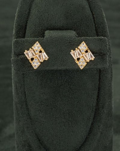 طقم زركون ناعم متألق بحبات الزركون بتصميم هندسي