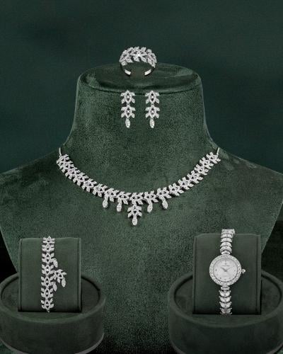 طقم مجوهرات مرصع بفصوص الزركون مع ساعة نسائية فاخر...