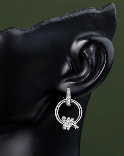 أقراط الاذن بتصميم عصري كاجوال مرصعة بالزركون